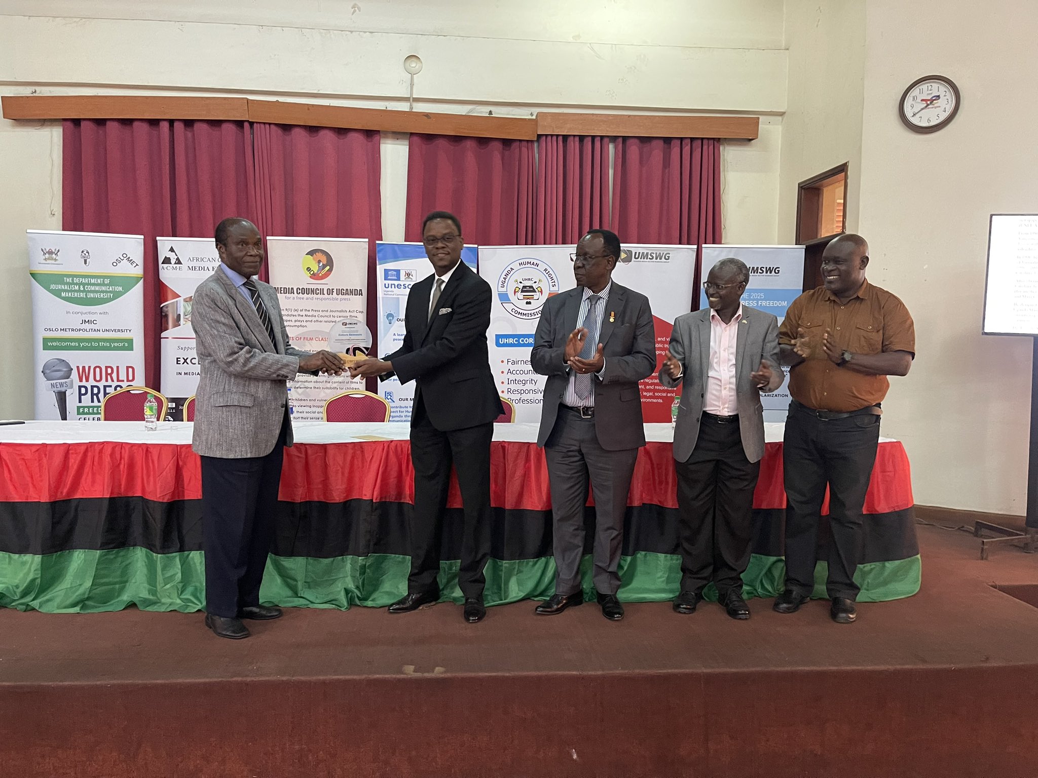 Dr Zadok Ekimwere receives his Journalism Lifetime Achievement Award